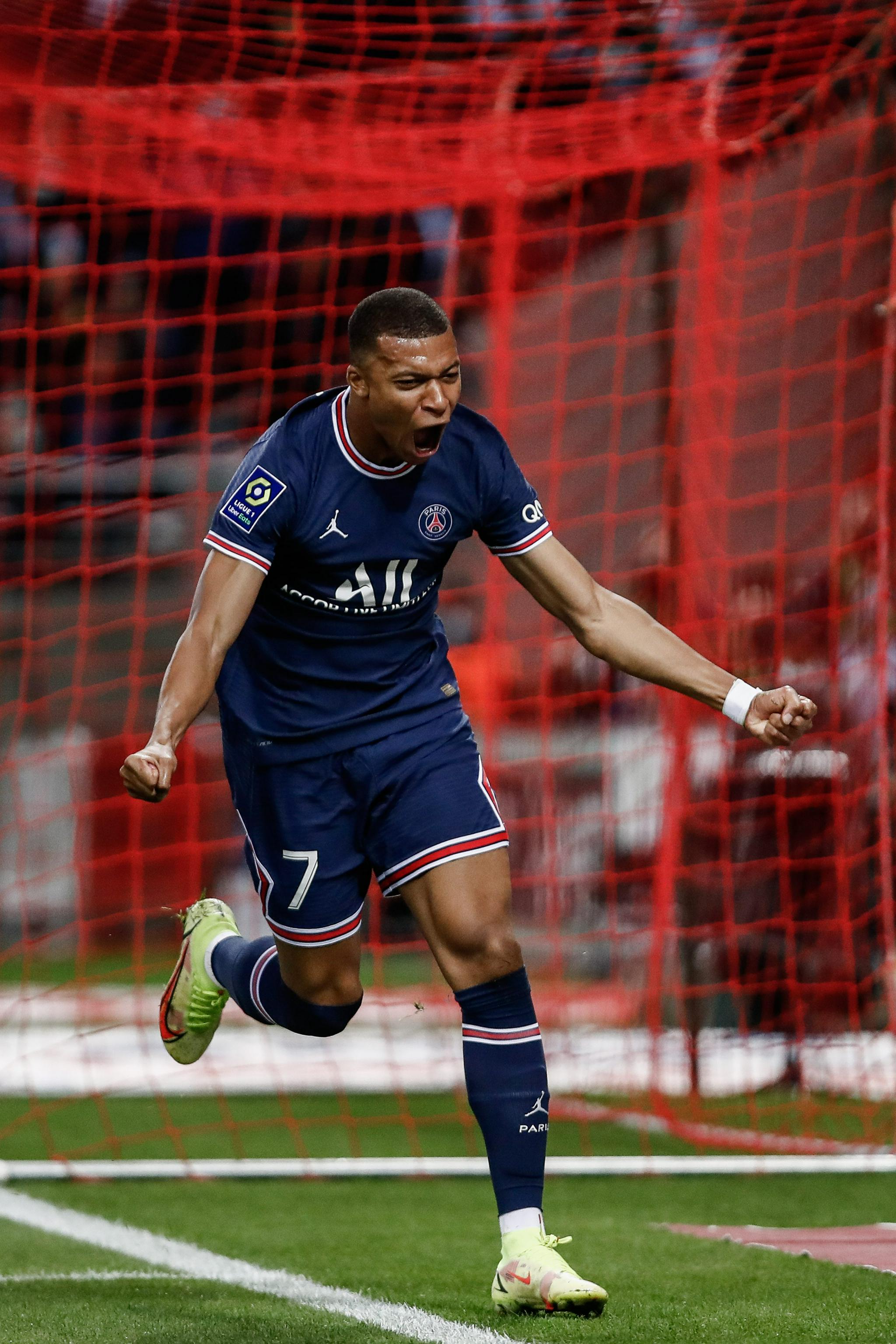 如何彻底解决“射门脚软”？（告别射门脚软：彻底改善的实战方案）