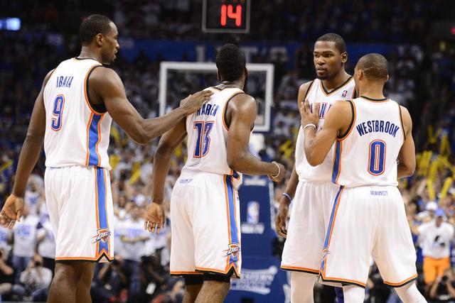 山东男篮上半场强势领先（山东男篮半场占据明显优势）