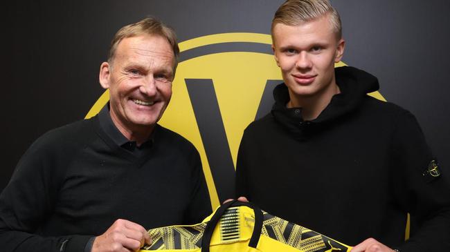 刘若钒本赛季从三镇自由身加盟海港，贡献5球6助攻（刘若钒本赛季以自由身从三镇转投海港，交出5球6助攻）