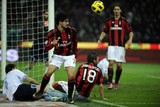 灰熊青年军崛起引发关注（灰熊新生代崛起备受瞩目）