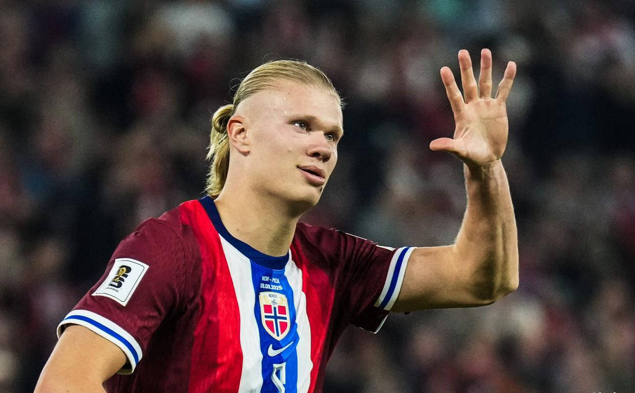 穆帅：当年我给了麦克托米奈生涯首秀，今天他给我他的球衣（穆帅：昔日我助麦克托米奈完成处子秀，今日他以球衣回馈我）