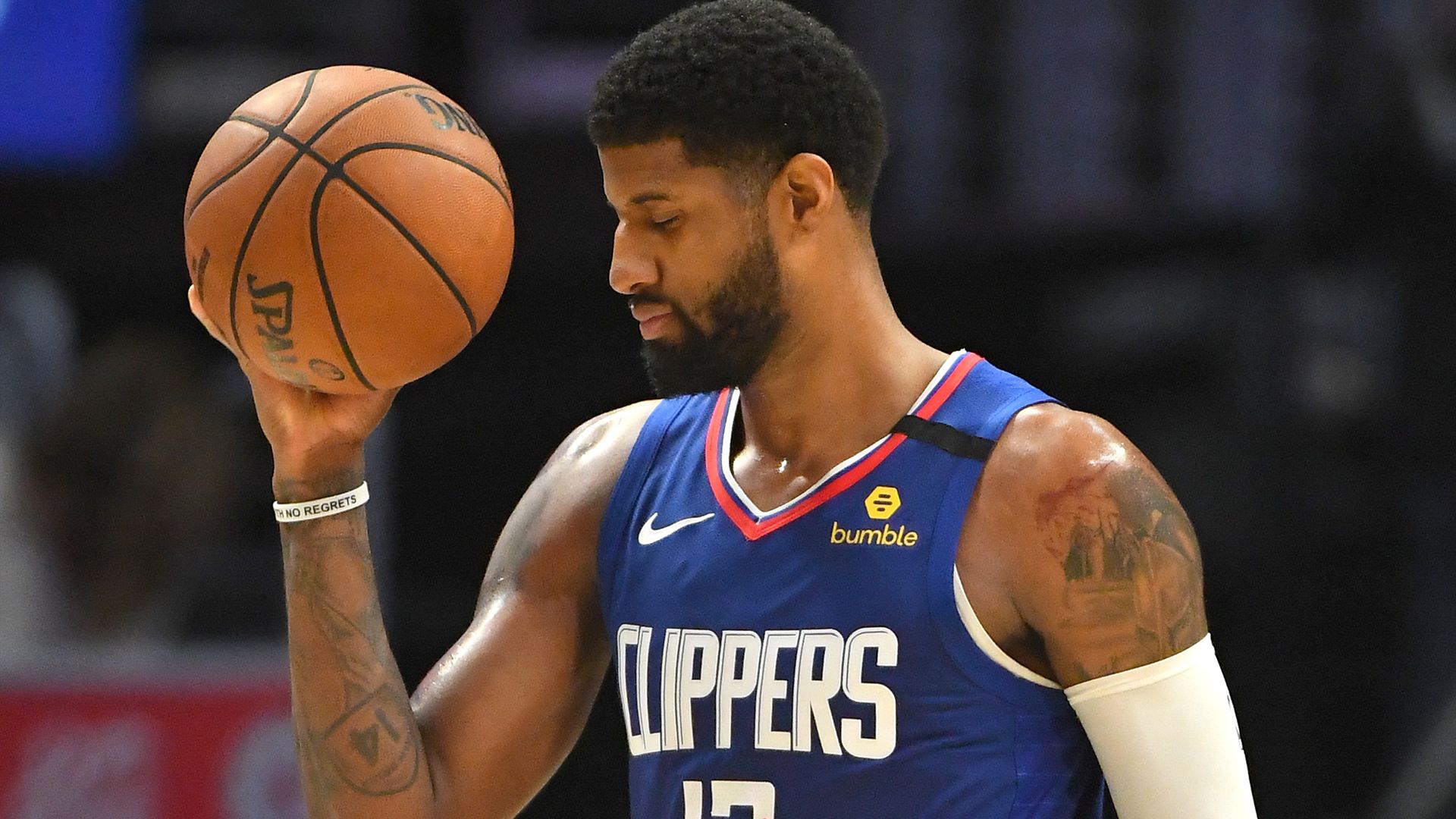 海港亚冠赛前Vlog：吉祥物伊戈已量产；林皇再度作客上海滩（海港亚冠赛前Vlog：伊戈量产上线，林皇再临上海滩）