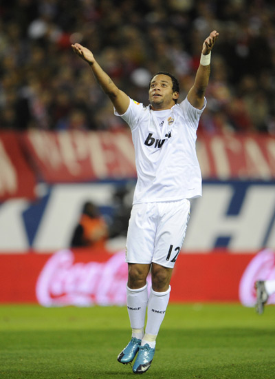 西亚卡姆和杰克逊半场均得分上双，二人合砍27分